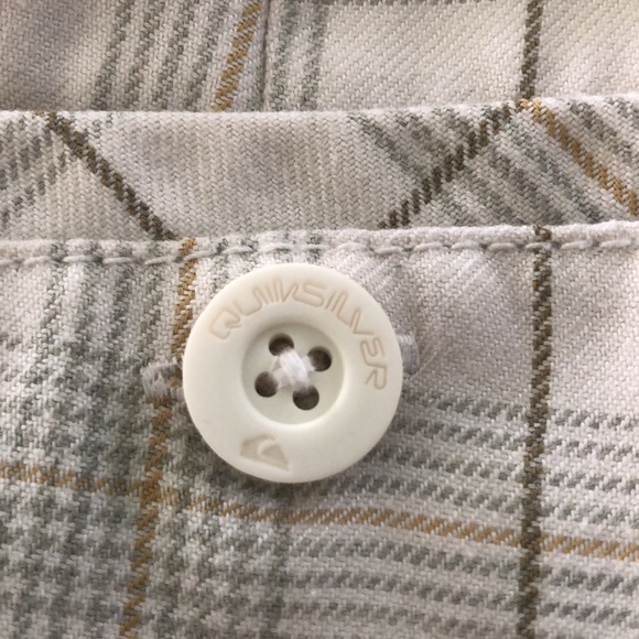 QUICKSILVER Plaid Shorts in Cream, Brown, and Grey. Great shorts!! - Picture 8 of 9